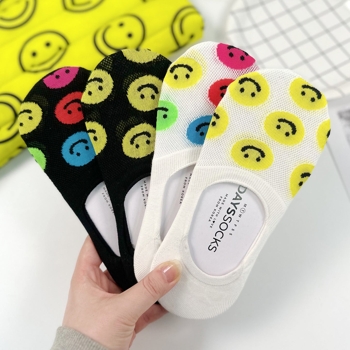 Women's No Show See-Through Smile Socks