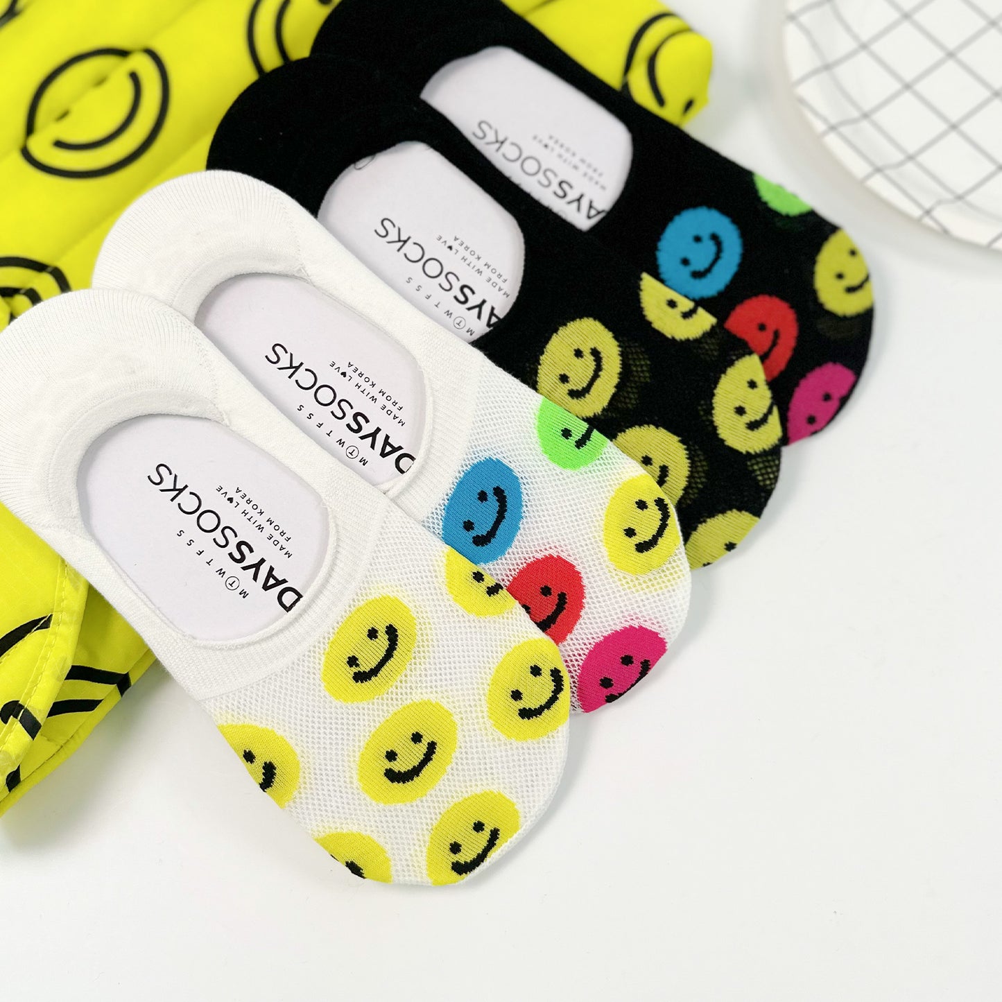 Women's No Show See-Through Smile Socks