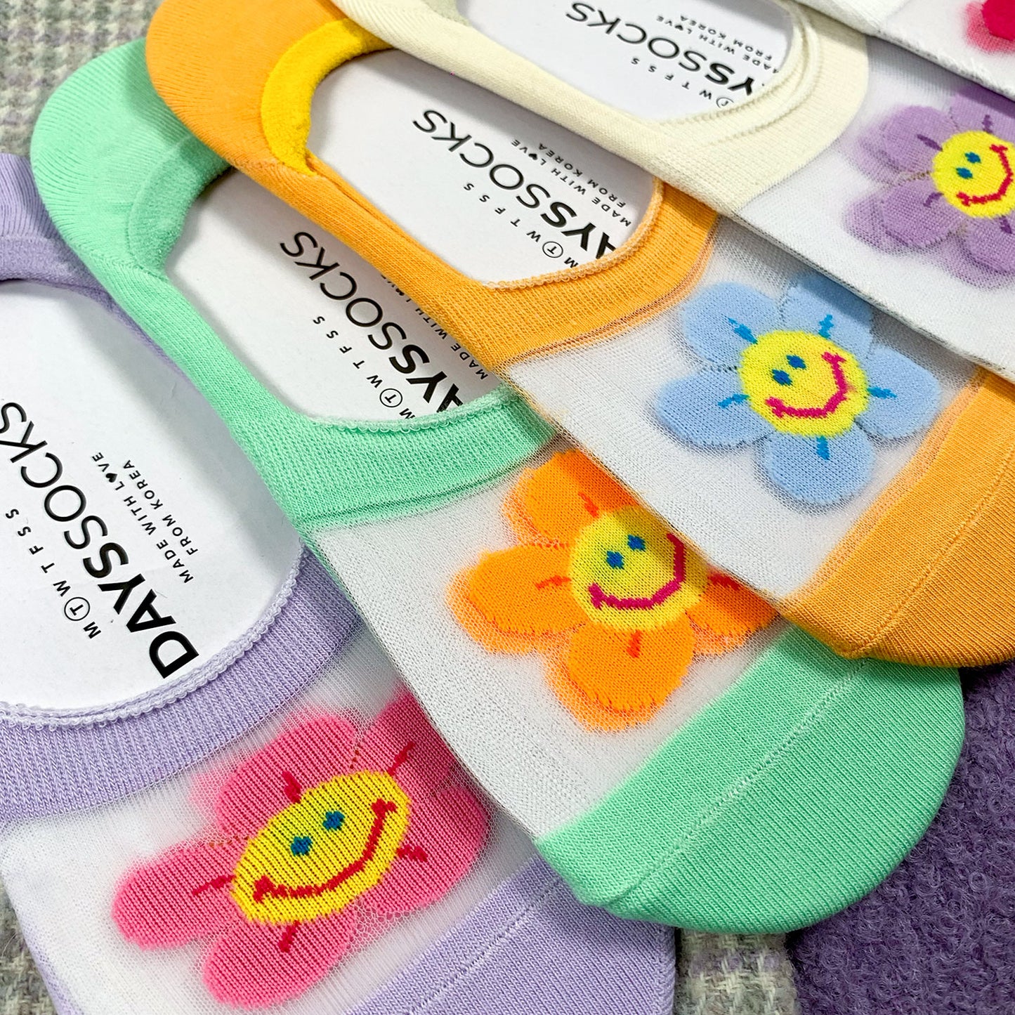 Women's No Show See-Through Smile Flower Socks