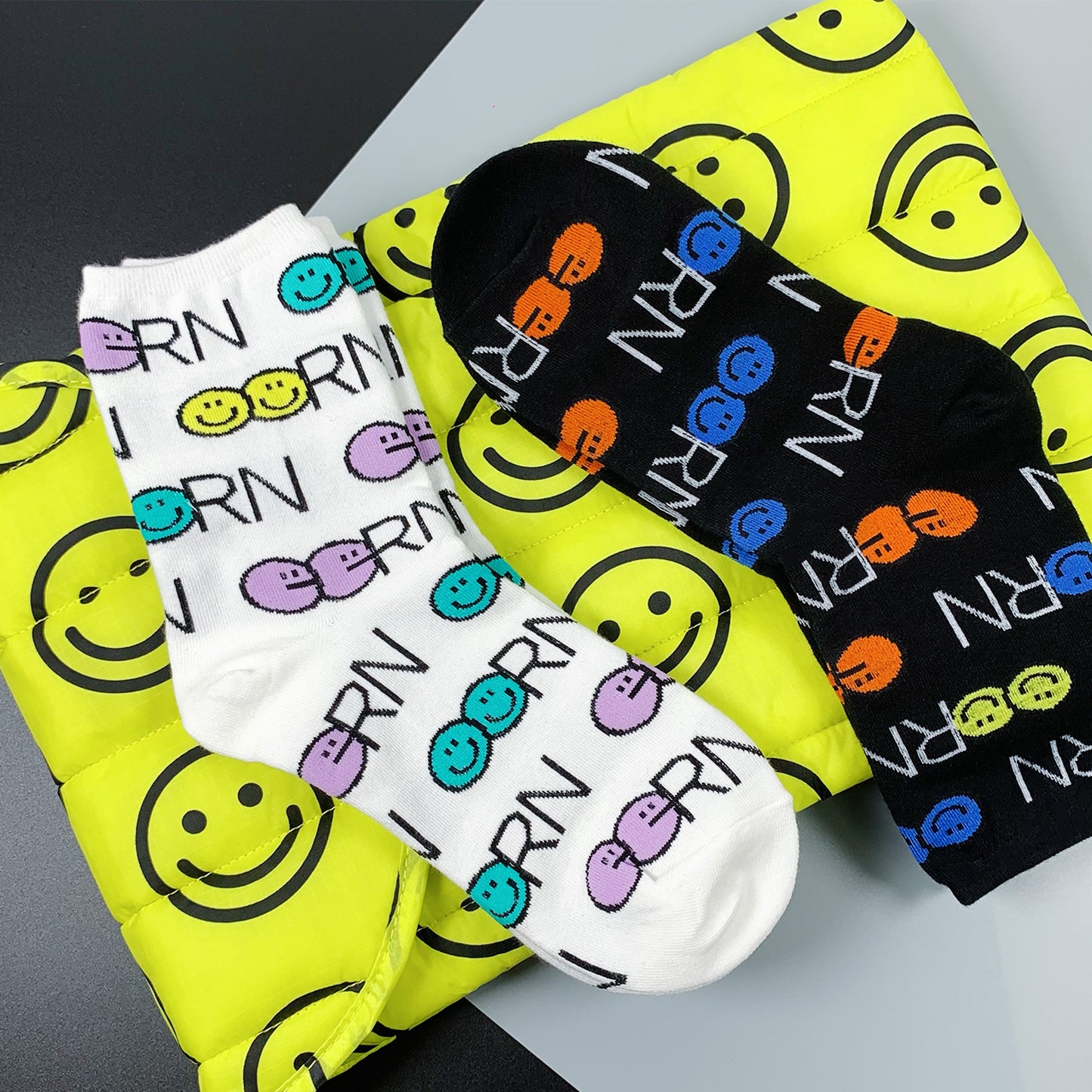 Women's Crew Smile GGRN Pattern Socks