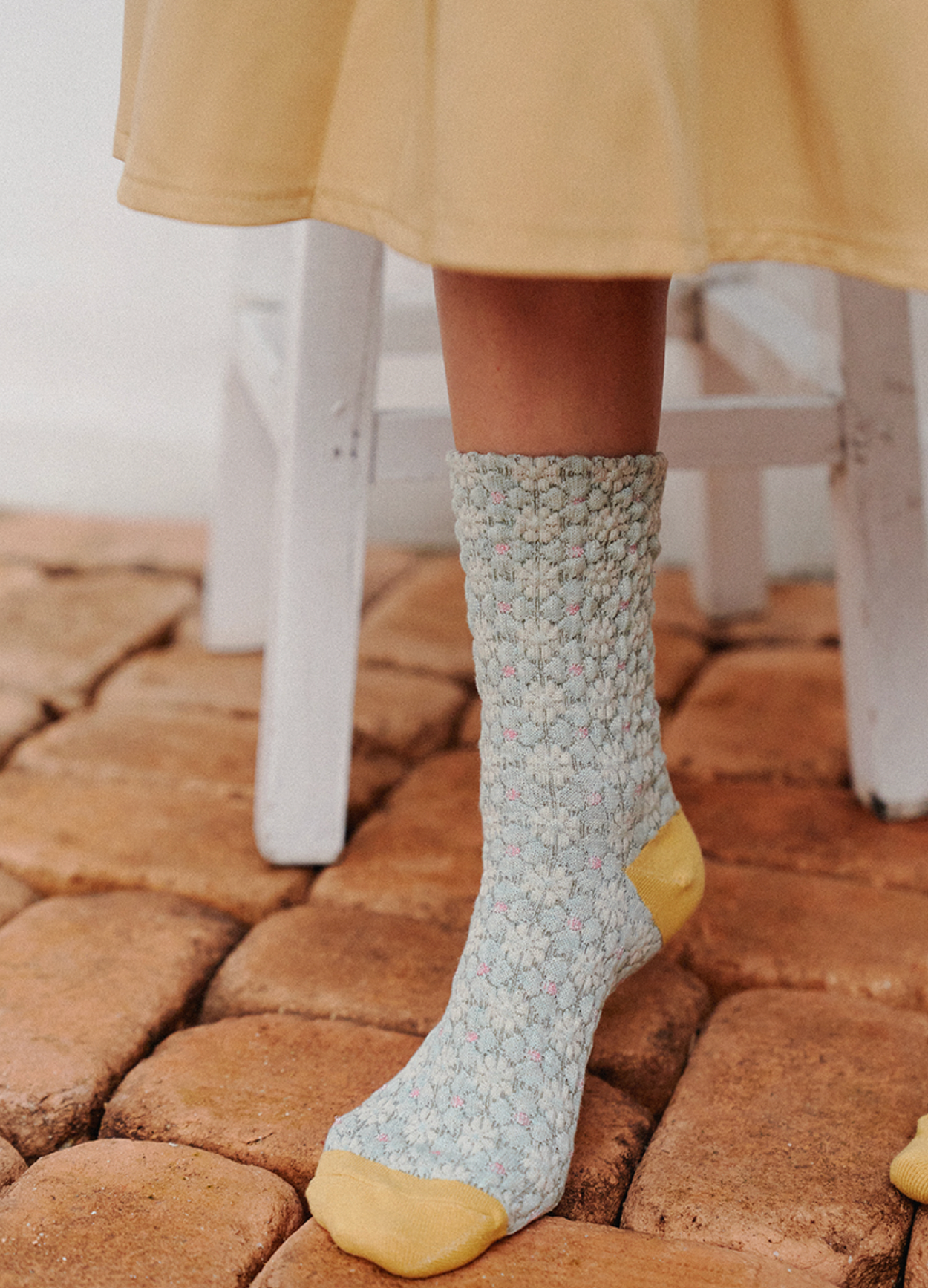 Women's Crew Embo Flower Socks