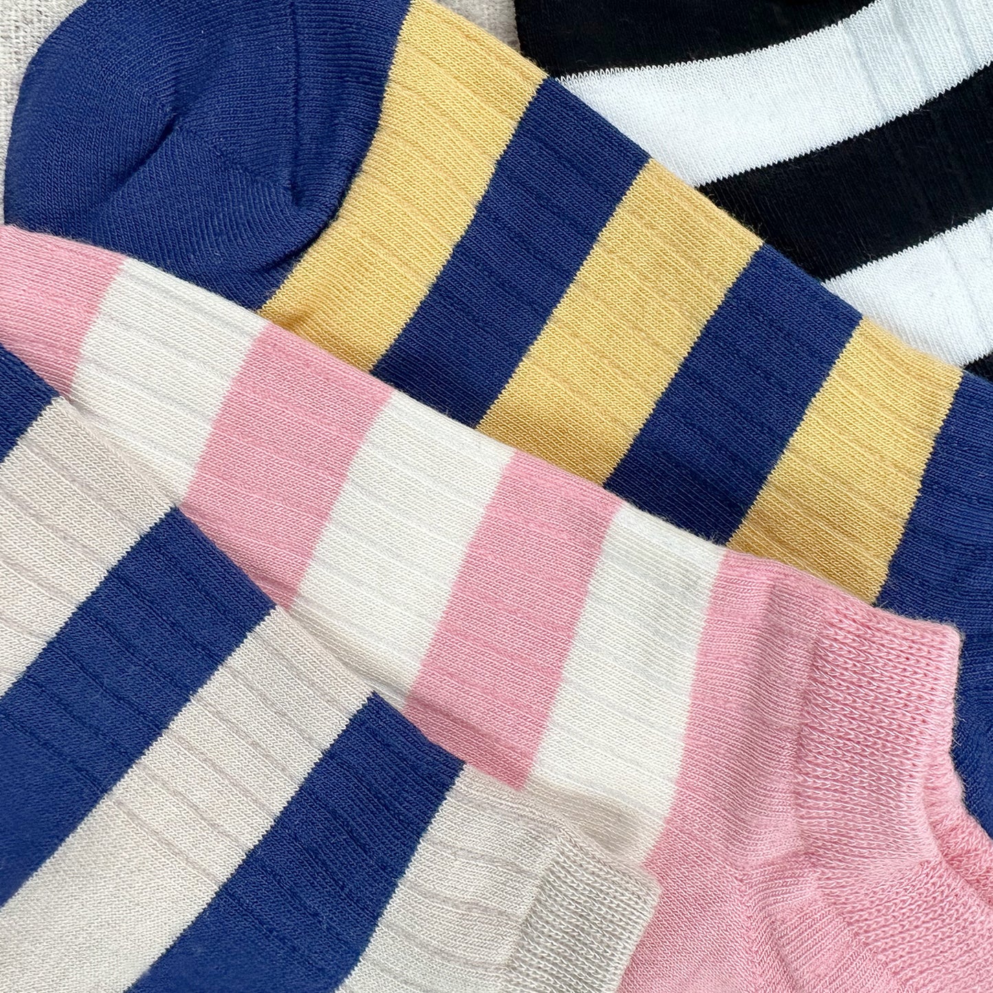 Women's Ankle Stripe Pleat Socks