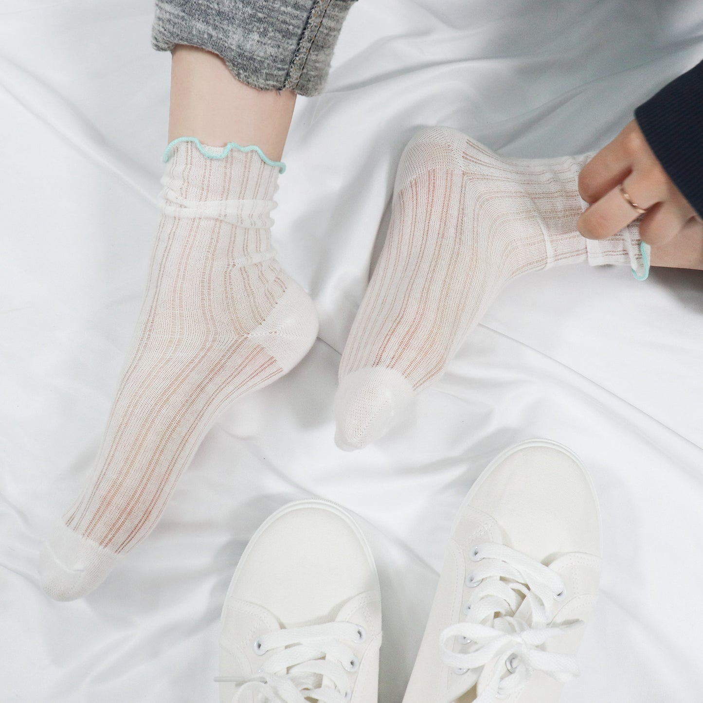 Women's Crew Sheer Ruffle See-Through Socks