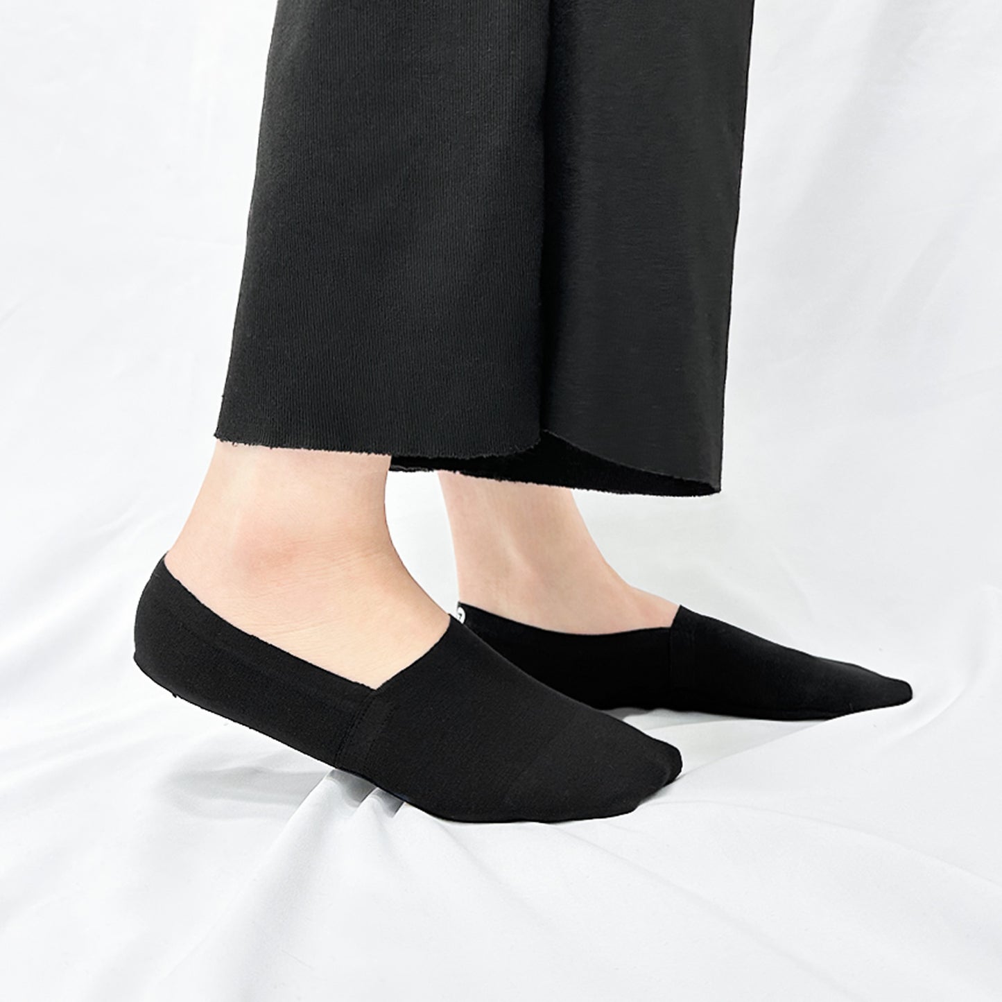 Unisex Women & Men's No Show Non Slip Premium Socks - Black