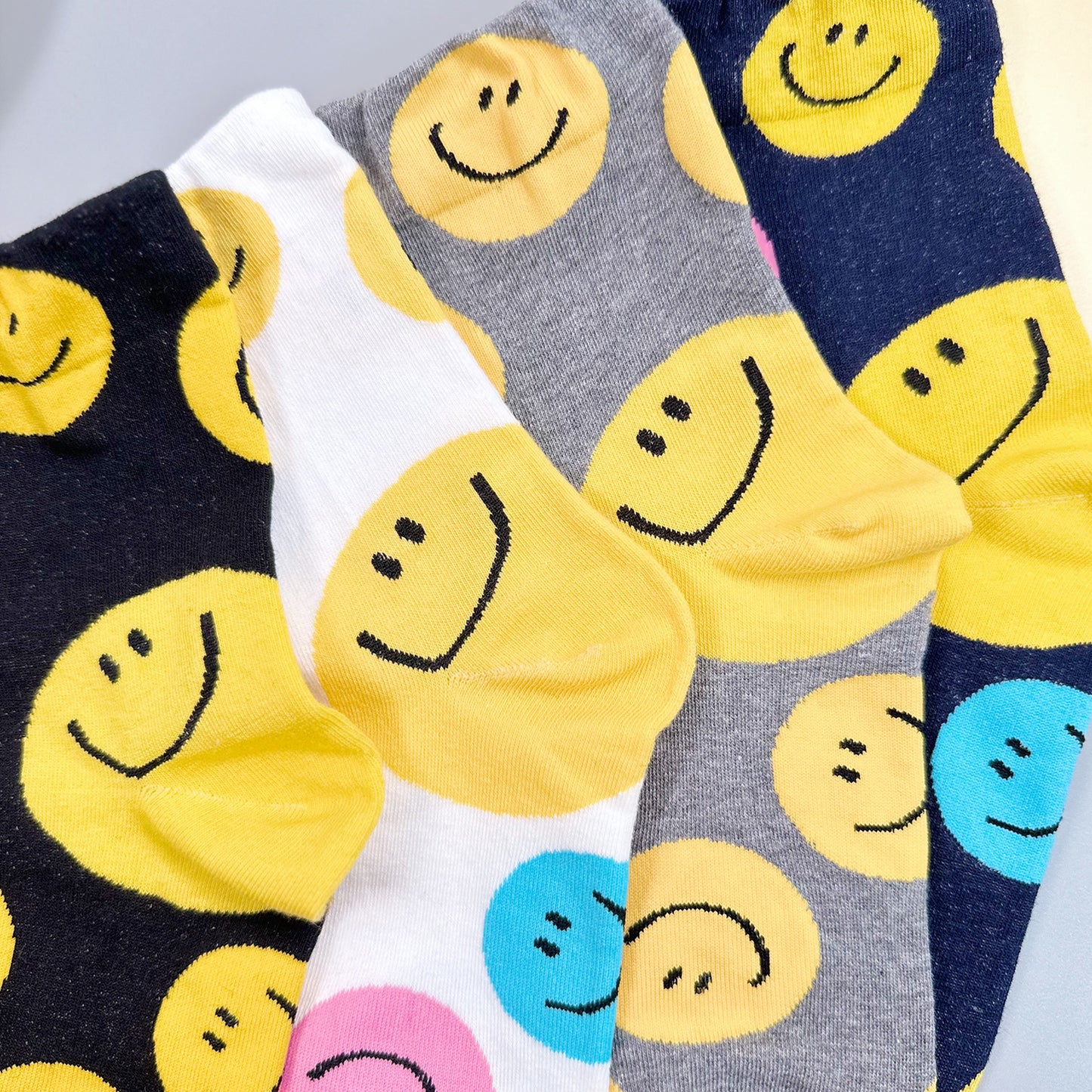 Women's Crew Smile Stamp Socks