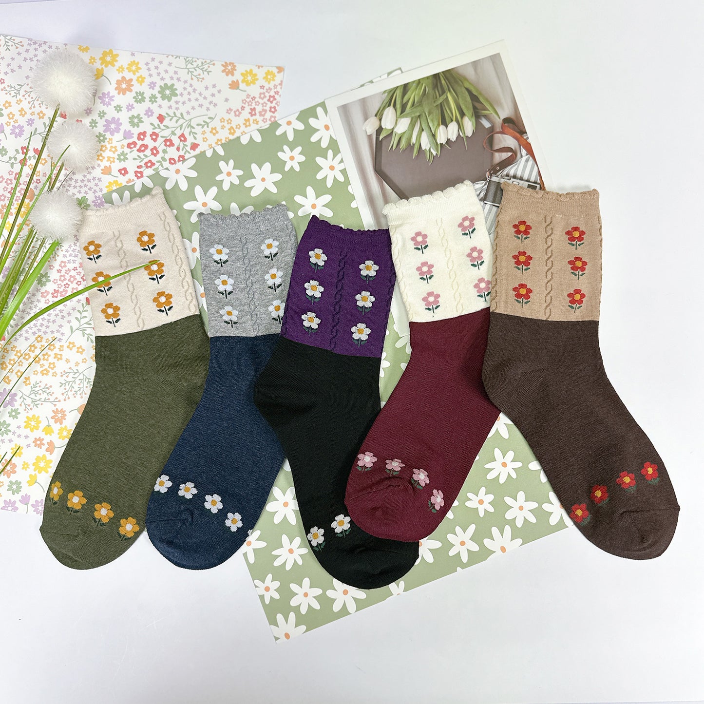 Women's Picot Flower Pattern Crew Socks