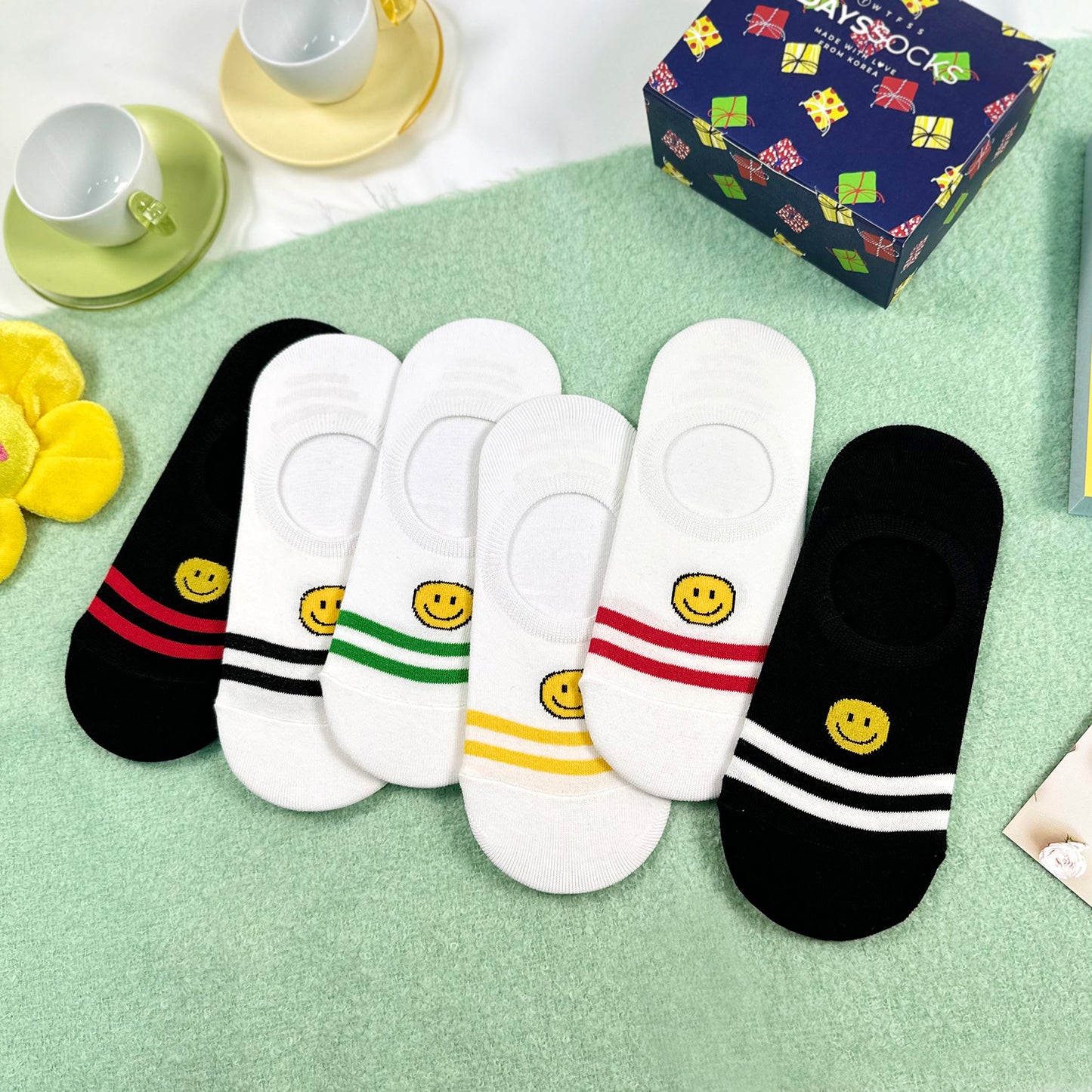 Women's No Show Stripe Smile Socks