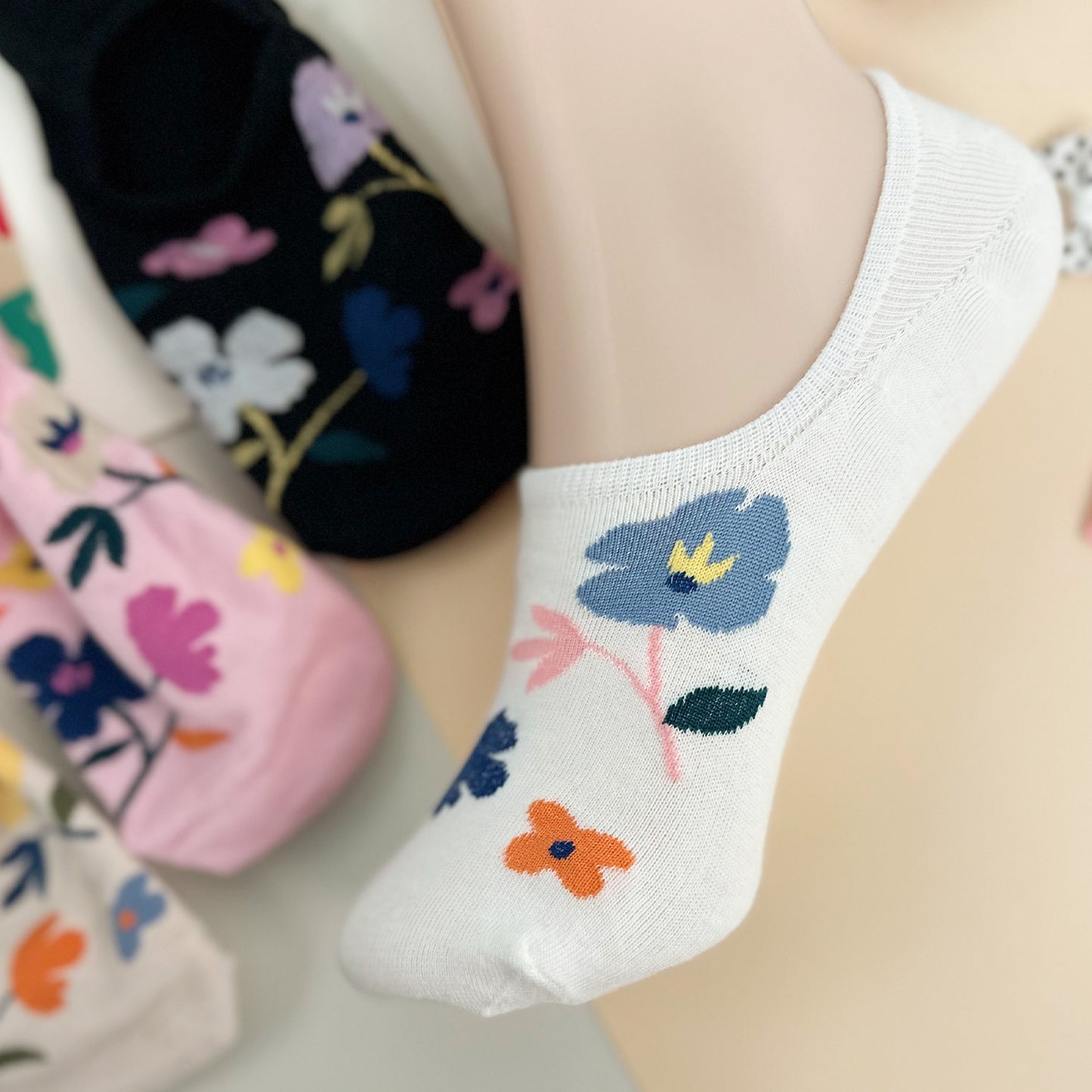 Women's No Show Fleur Flower Socks