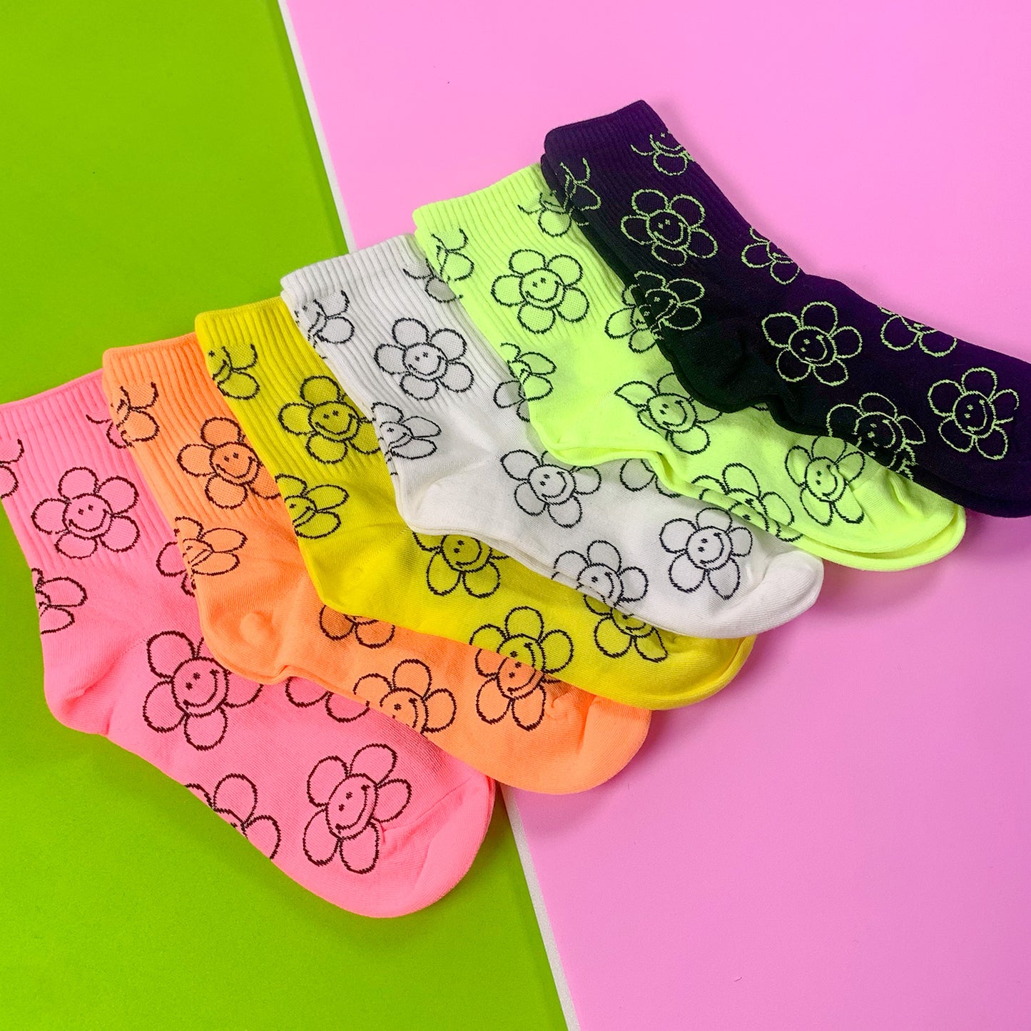 Women's Crew Line Smile Flower Socks