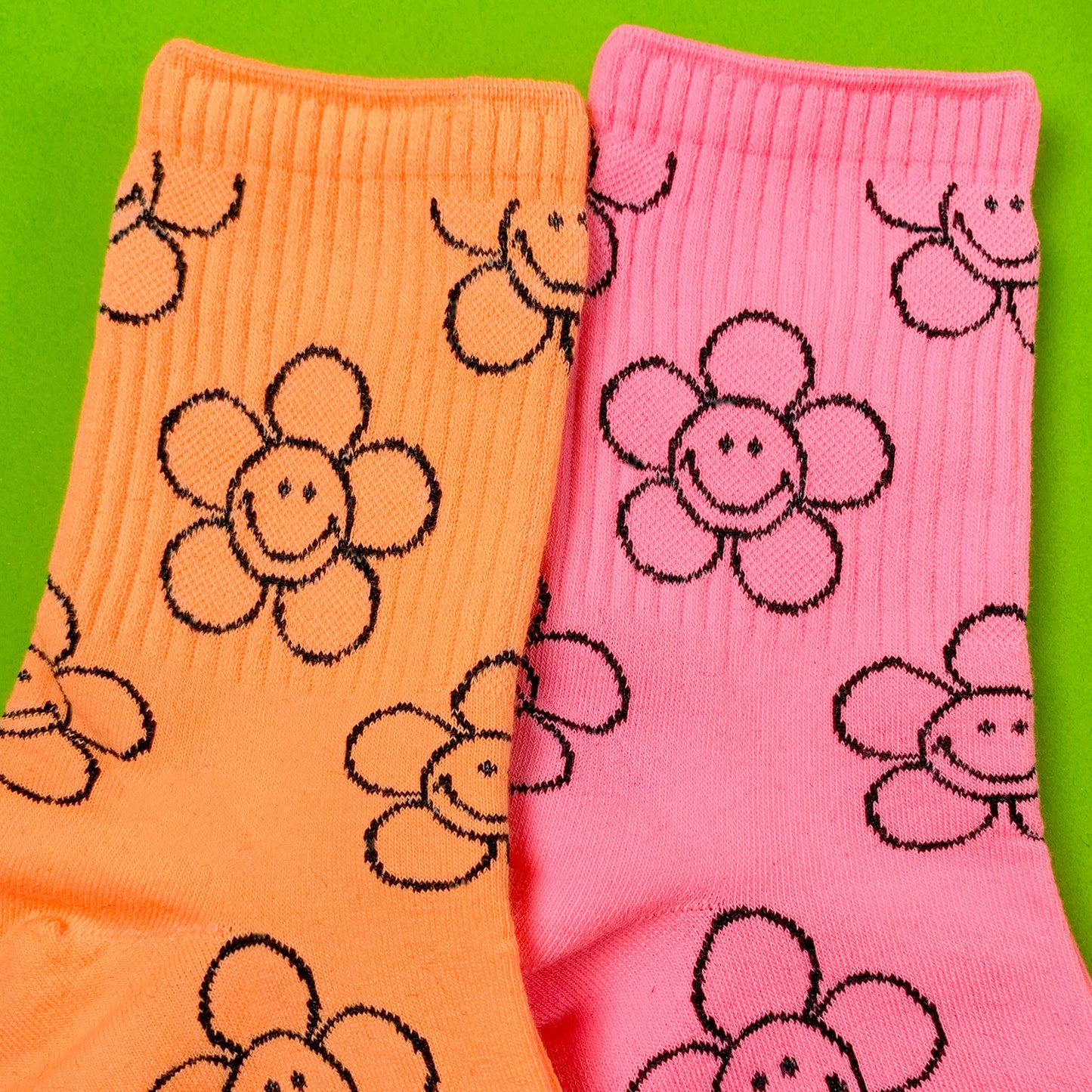 Women's Crew Line Smile Flower Socks