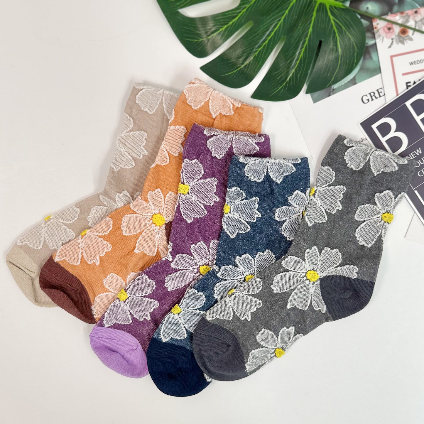 Women's Crew Daisy Embroidery Flower Socks