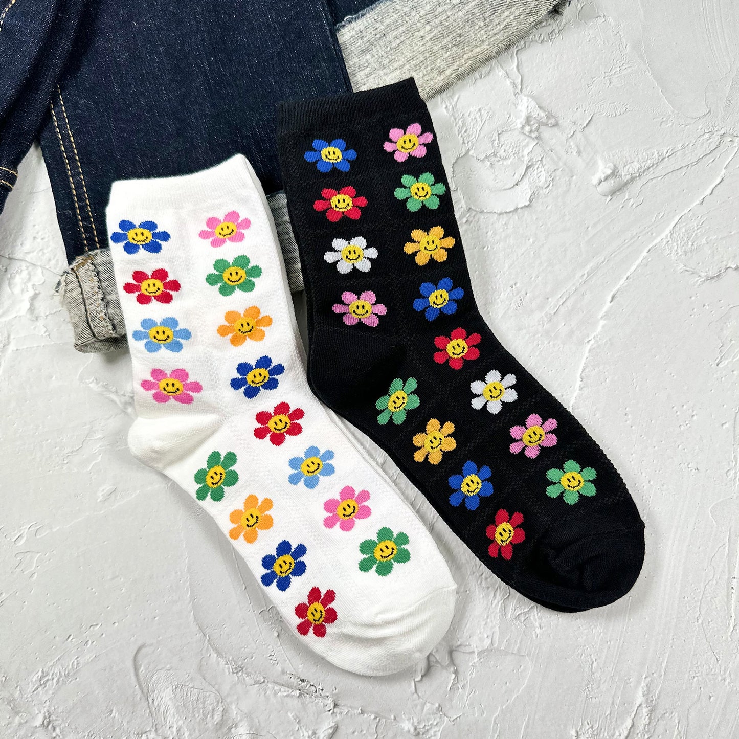Women's Crew Retro Smile Flower Day Socks