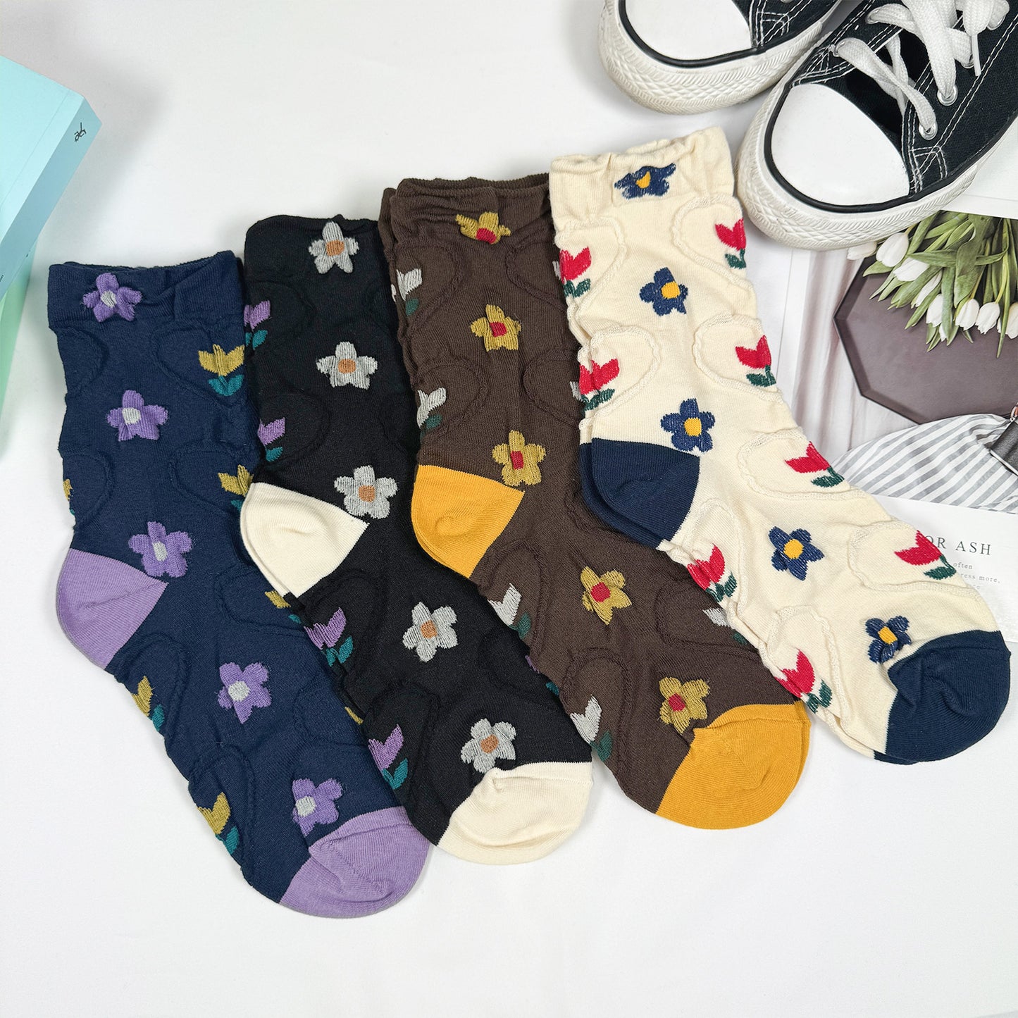 Women's Crew Heart Flower Deco Socks