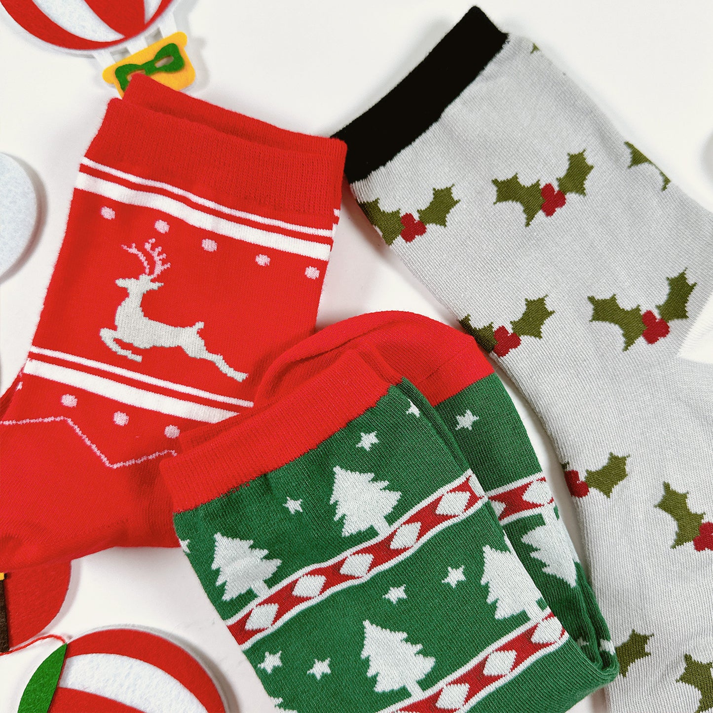 Women's Crew Santa Coming To Town Socks