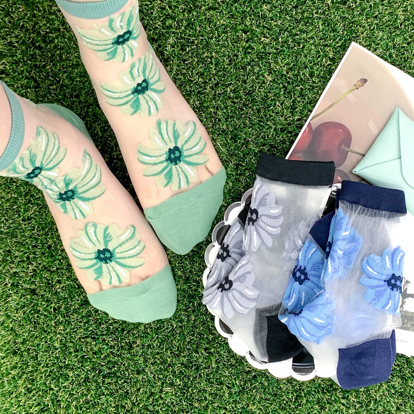 Women's Crew See-Through Simple Big Flower Socks