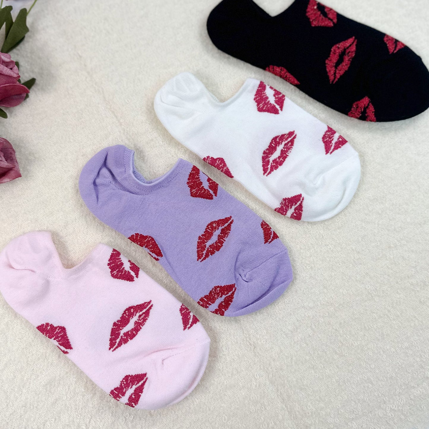 Women's No Show Kiss Socks