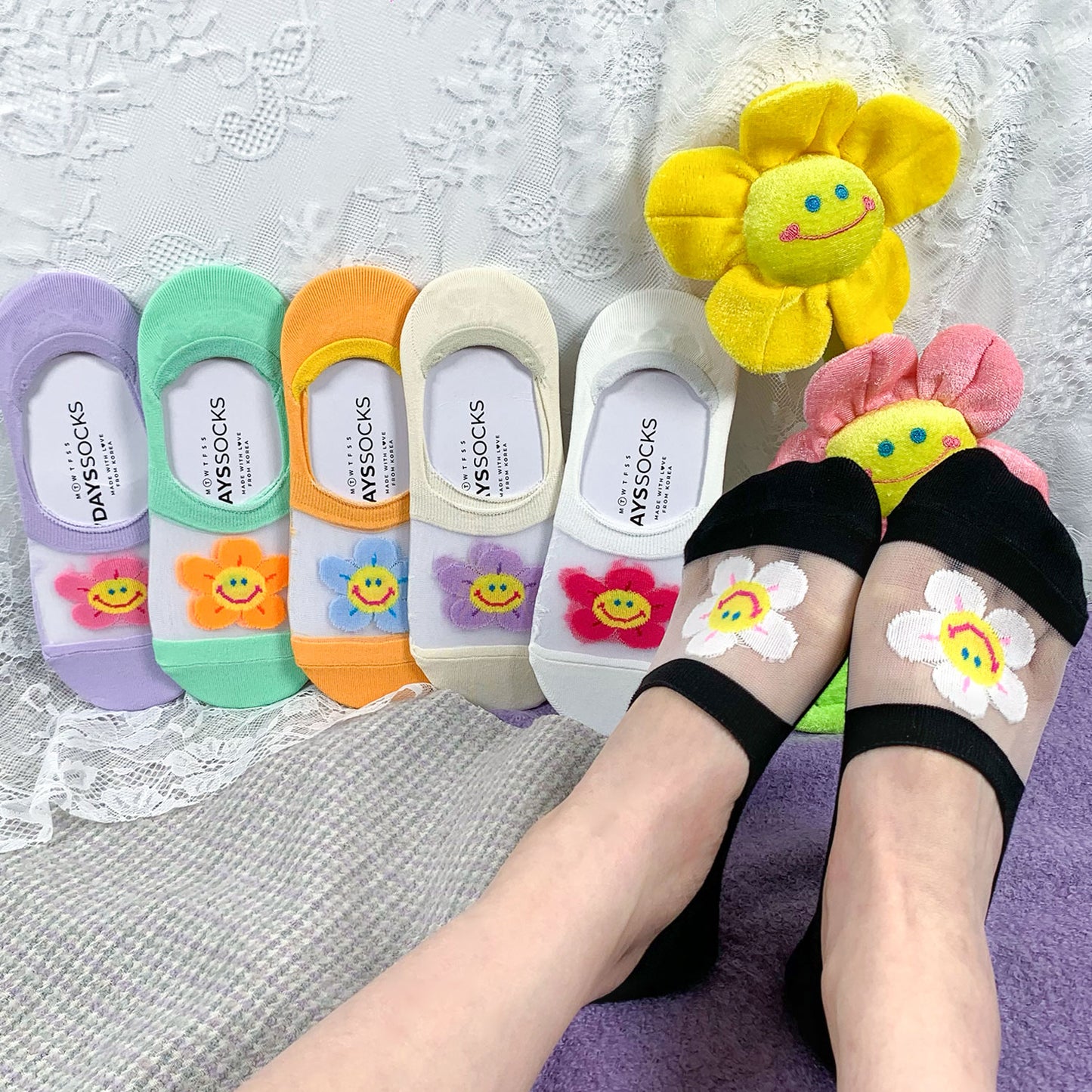 Women's No Show See-Through Smile Flower Socks