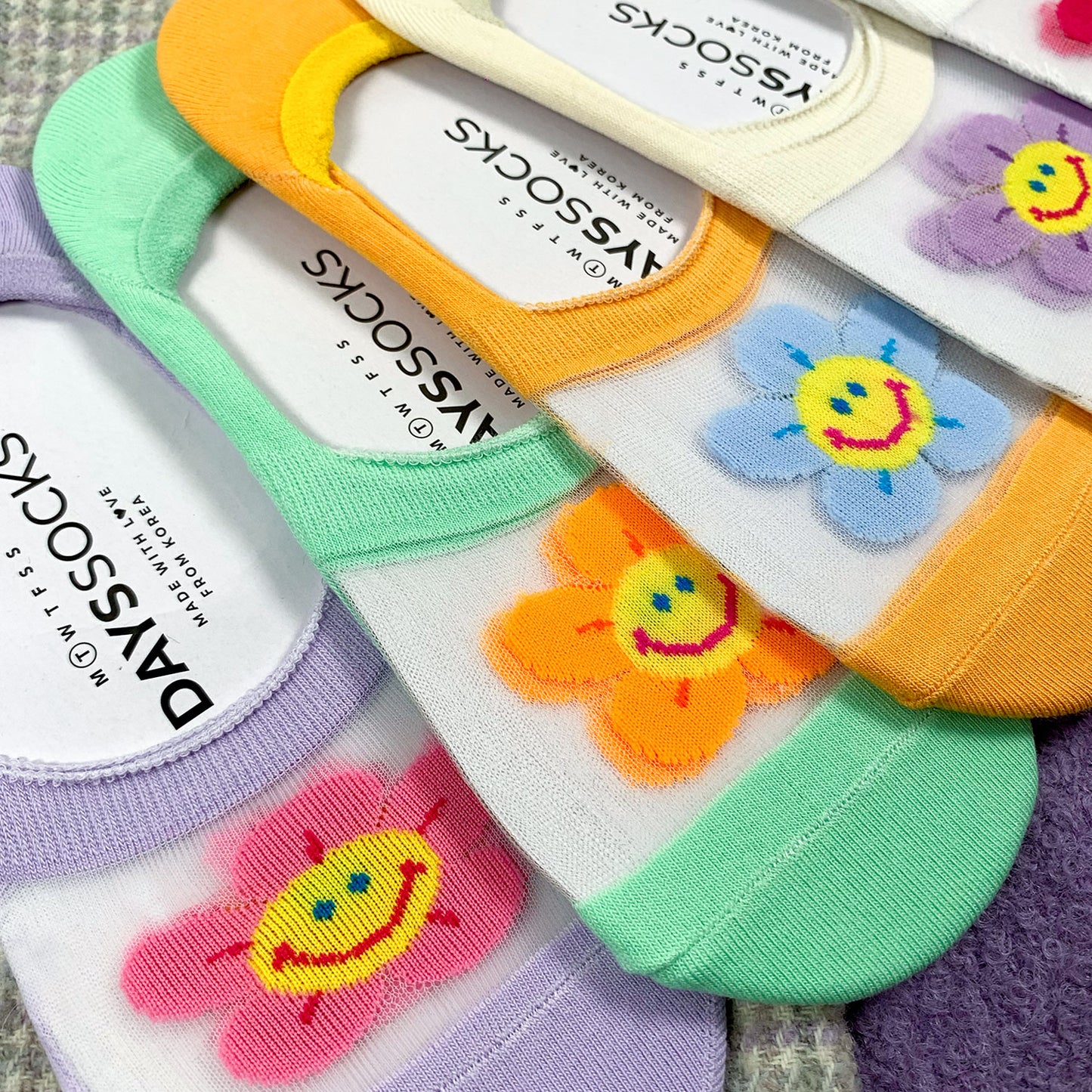 Women's No Show See-Through Smile Flower Socks