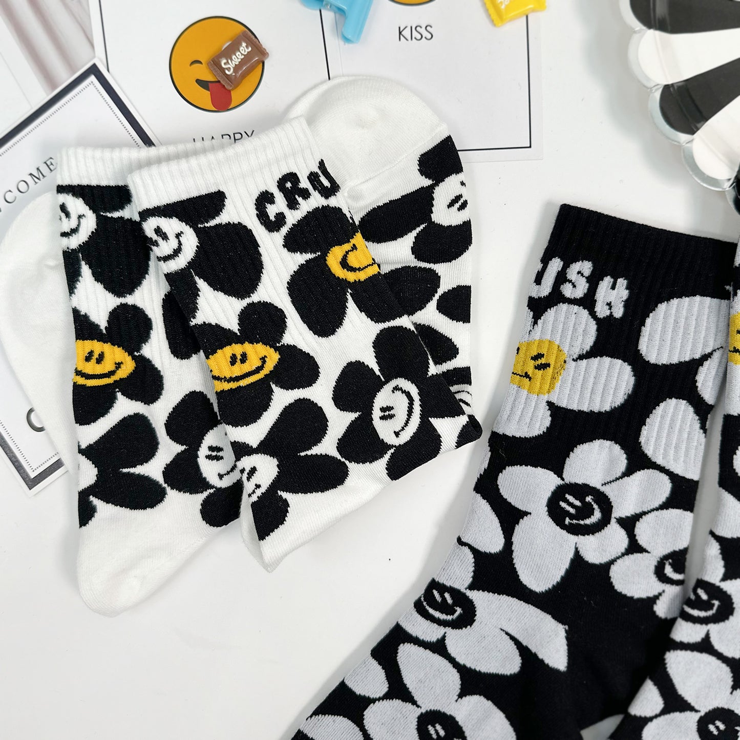 Women's Crew Smile Crush Flower Socks