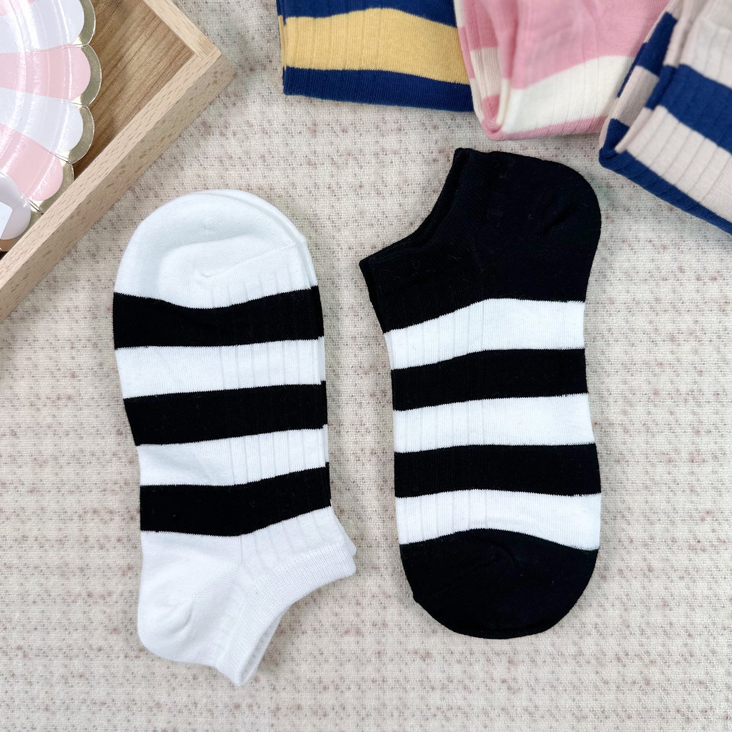 Women's Ankle Stripe Pleat Socks